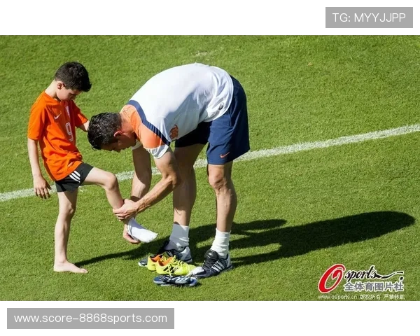 足球球星闪动：聚焦足坛巨星的光辉时刻与精彩瞬间